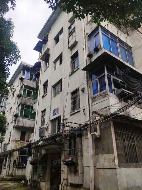青山湖畔的烟火气 南昌青山商贸与江西旅游商贸职业学院住宅小区的共生记忆